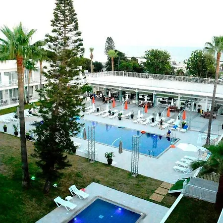 Lysithea 酒店 拉纳卡