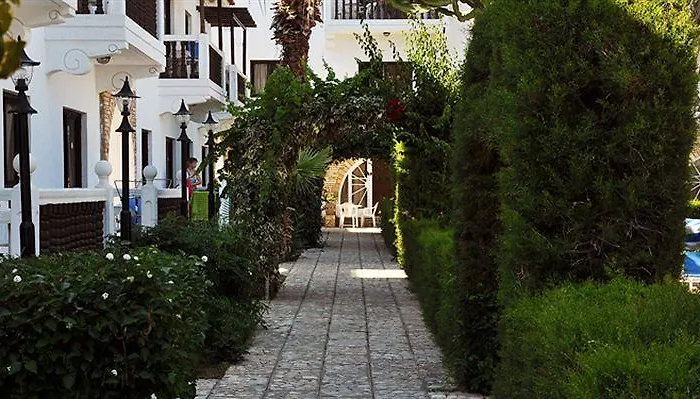 Lysithea 2* Lárnaca