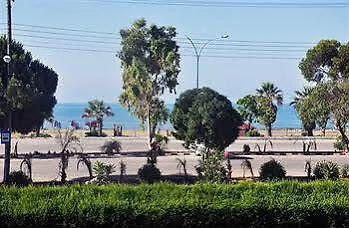 ホテル Lysithea ラルナカ